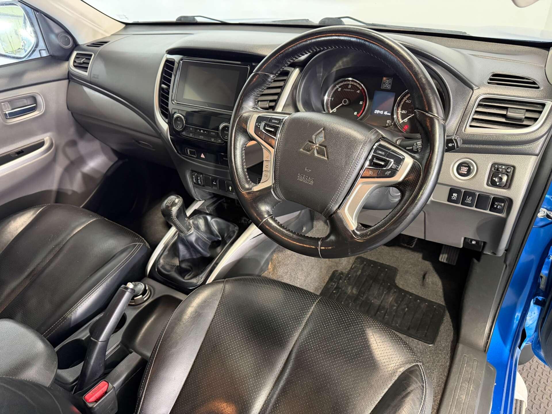 Mitsubishi L200 view 16