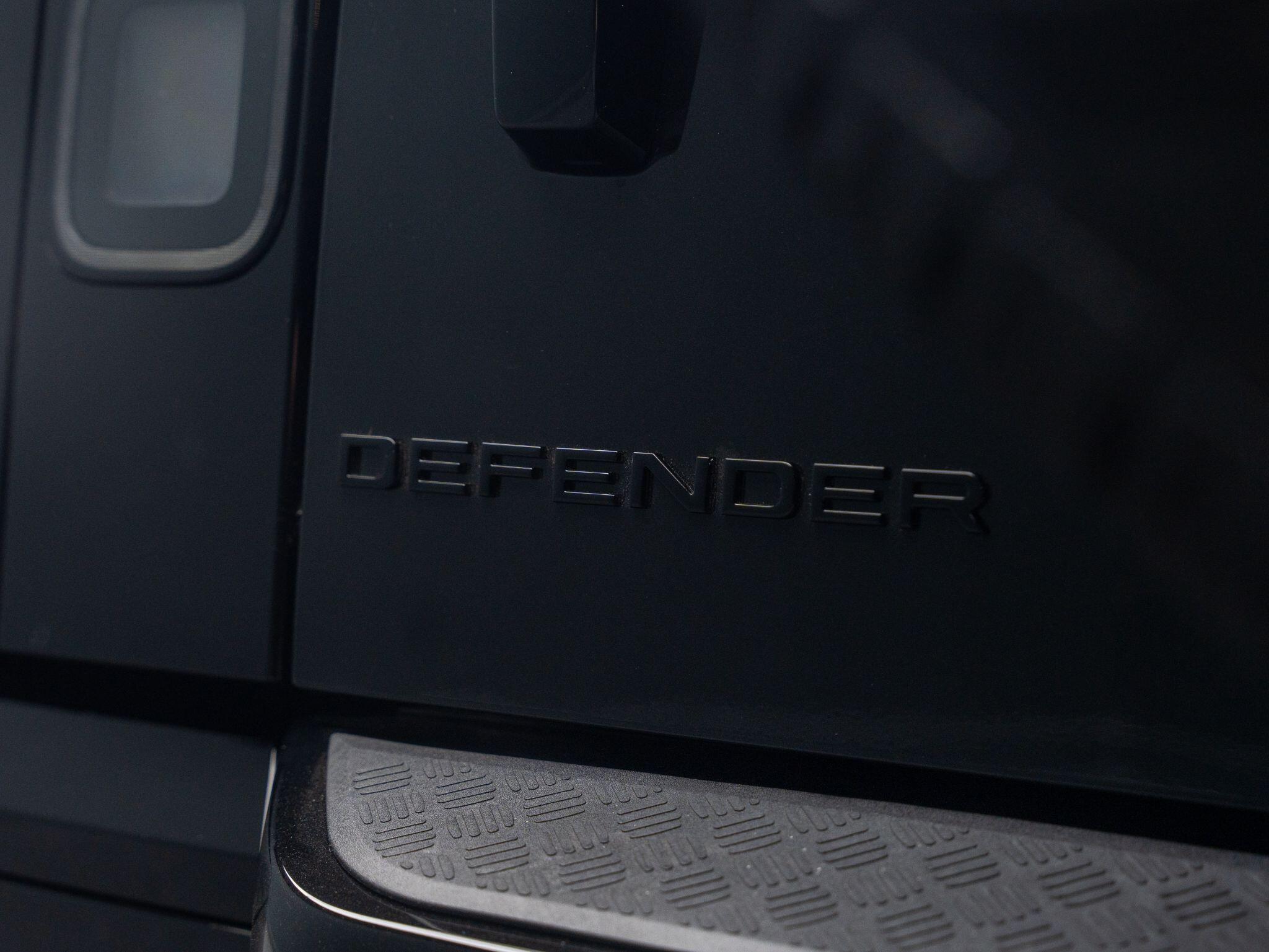 Land Rover Defender view 29