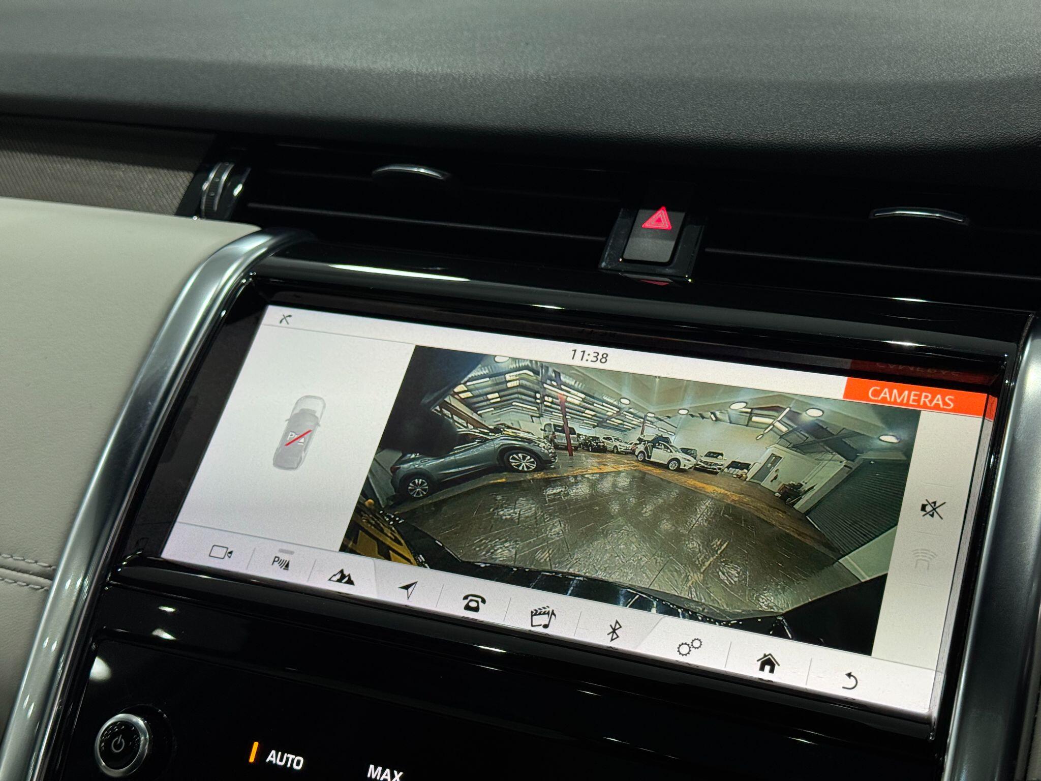 Land Rover Discovery Sport view 32