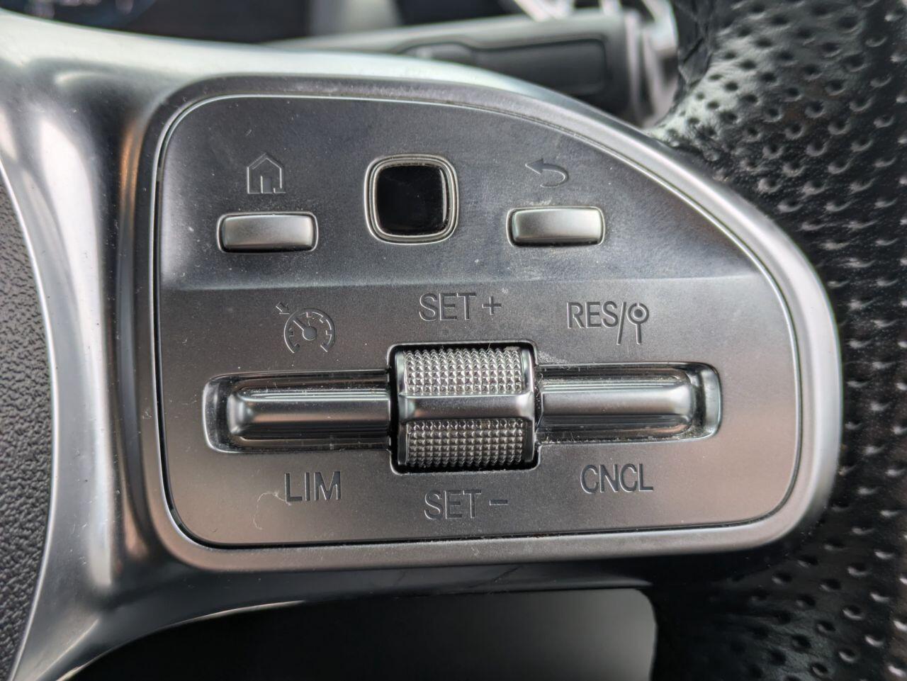 Mercedes-Benz Cla view 11