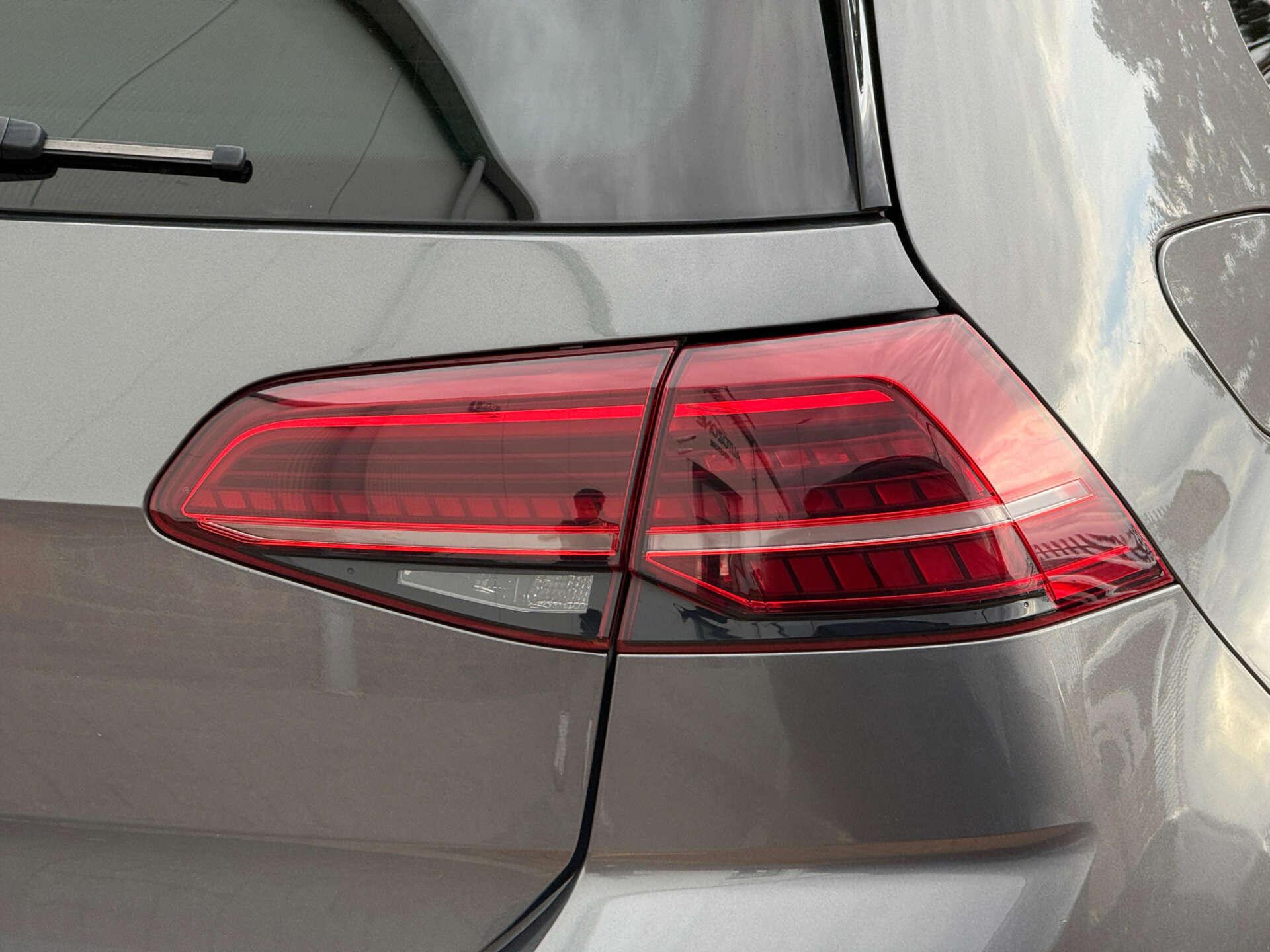Volkswagen Golf view 21