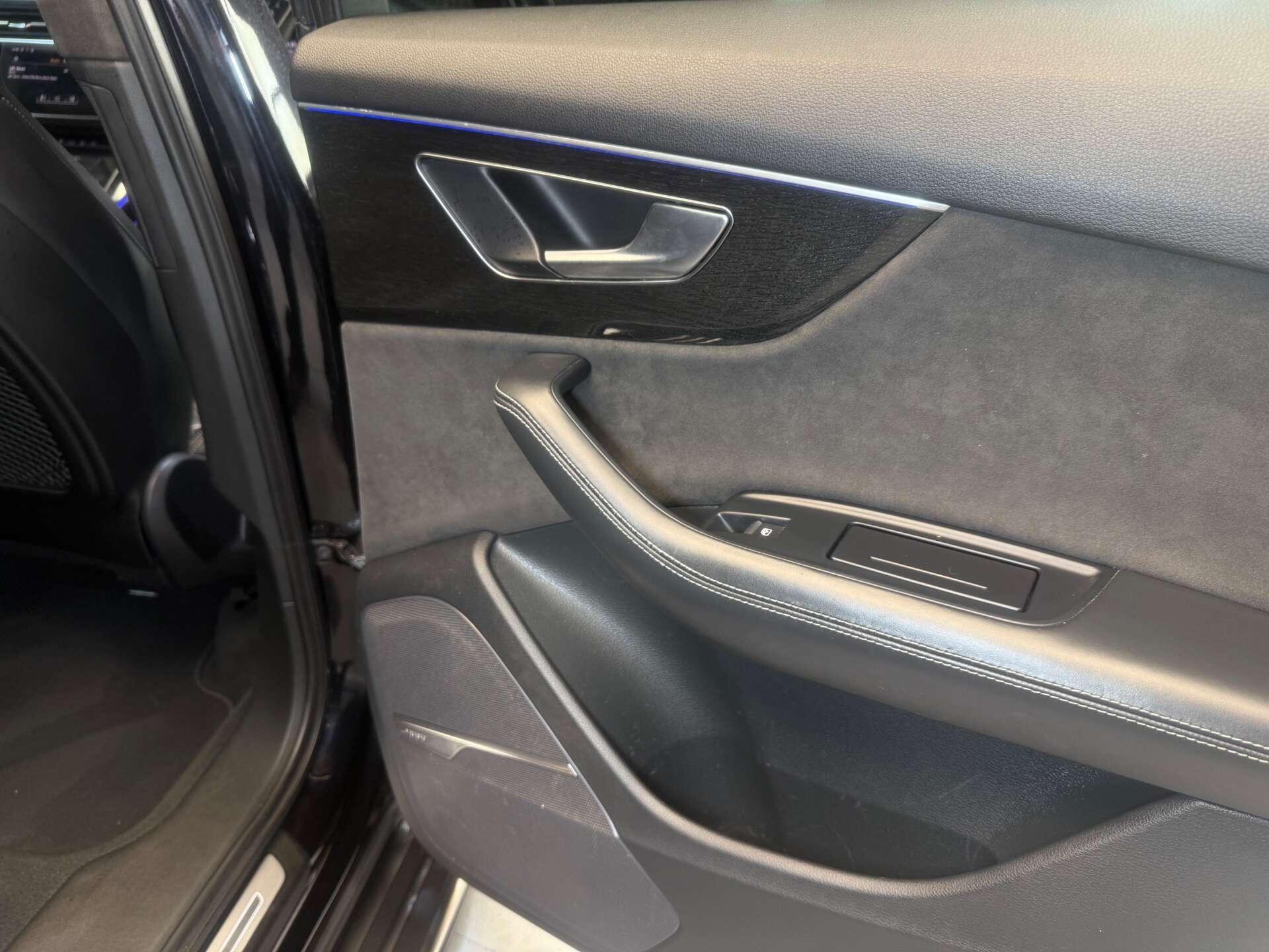 Audi SQ7 view 23
