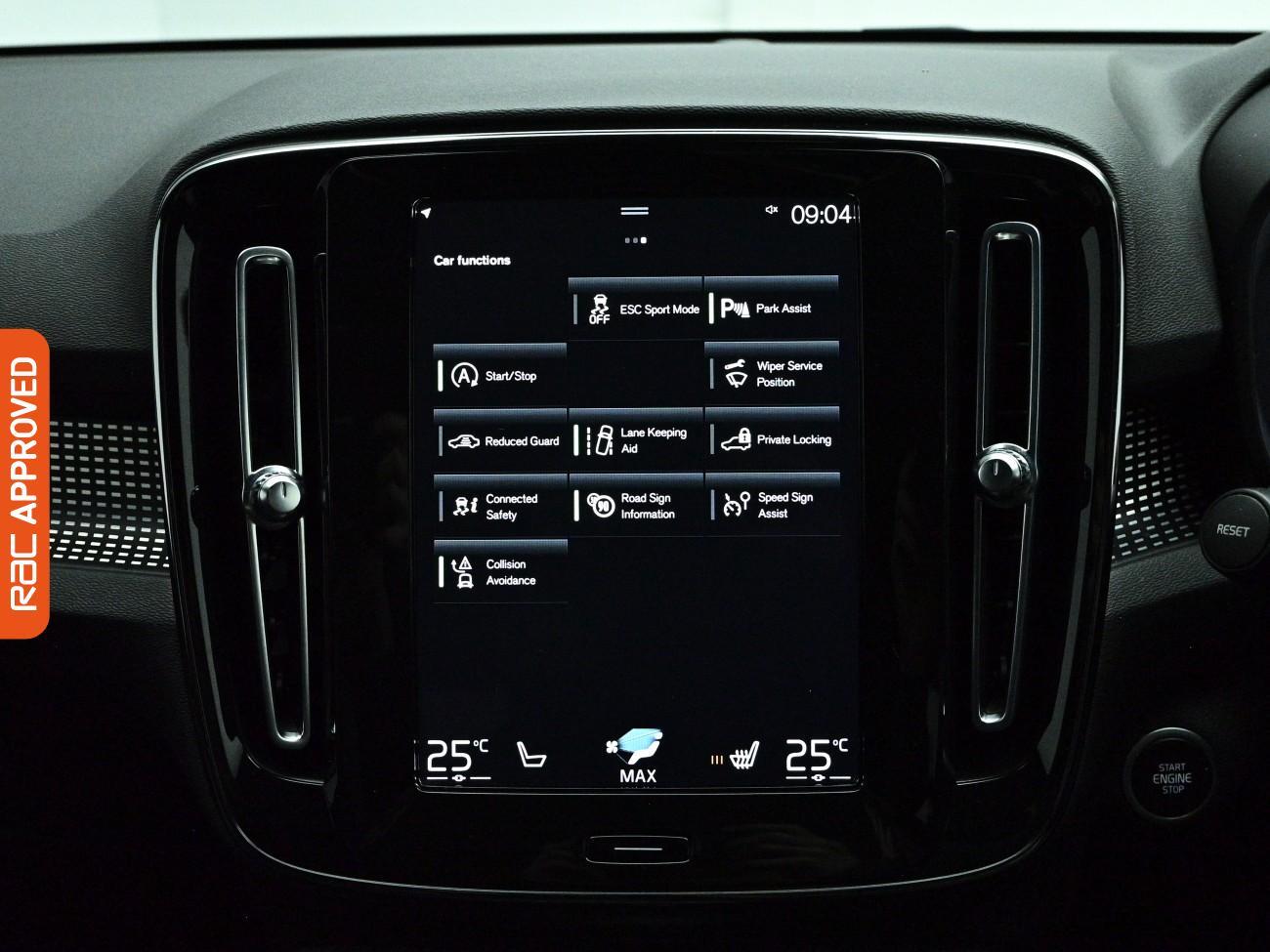 Volvo XC40 view 16