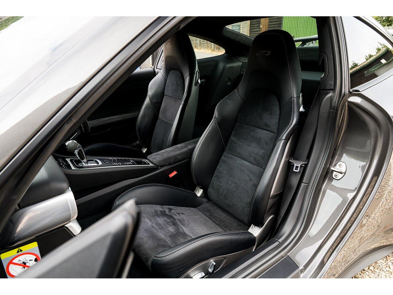 Porsche 911 view 13