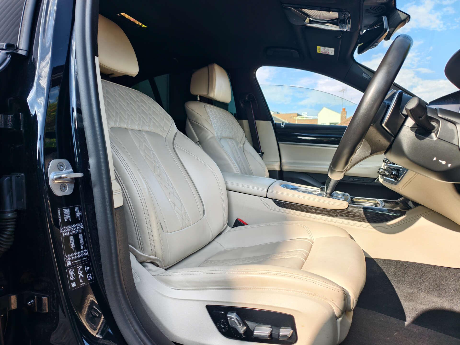 BMW 7 Series view 22