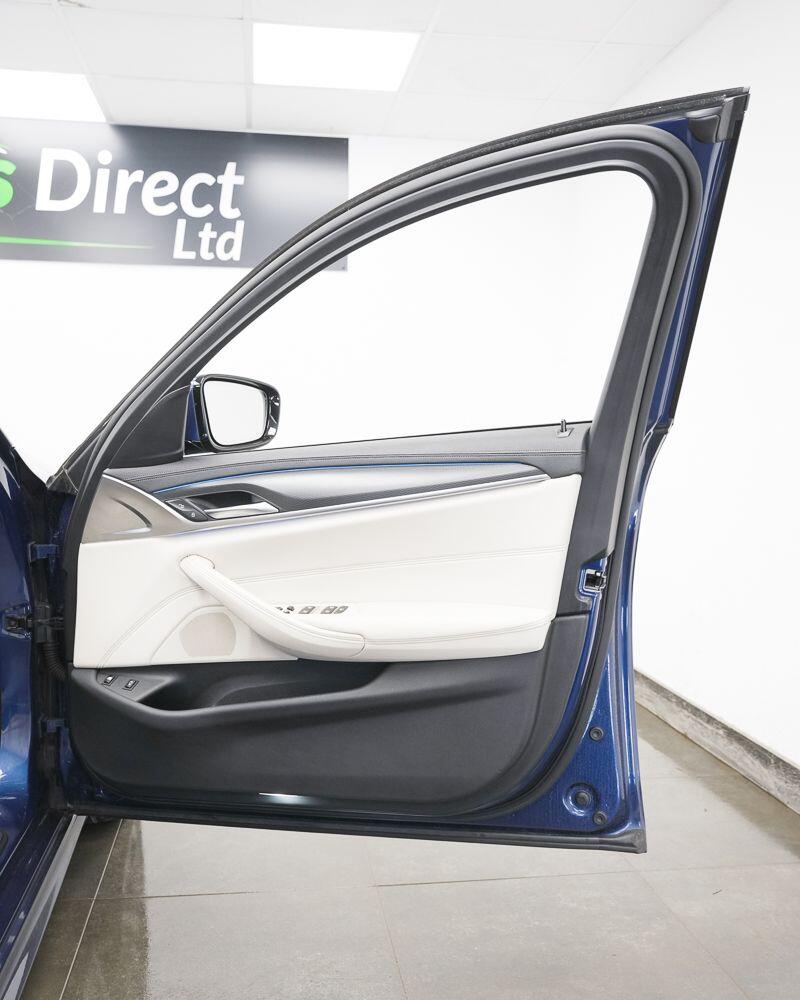 BMW 5 Series view 18