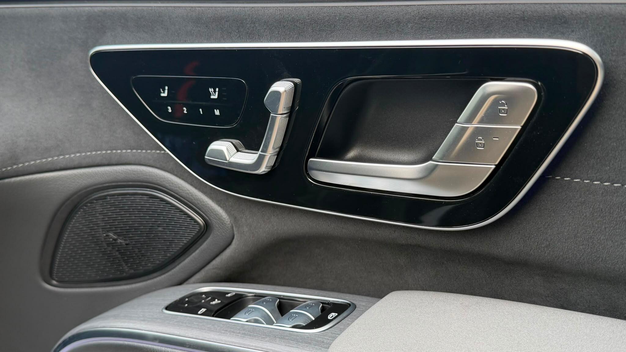 Mercedes-Benz 450 view 32