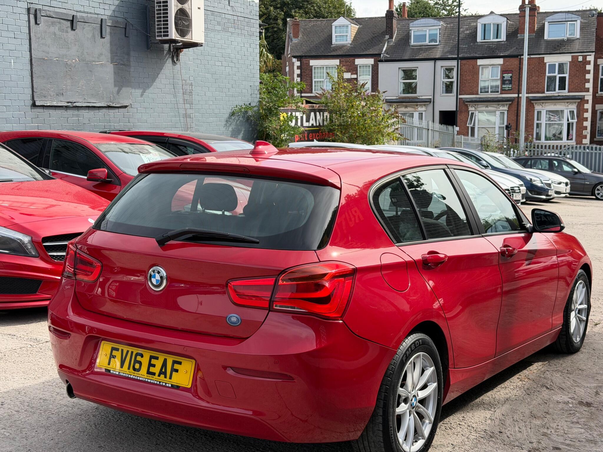 BMW 1 Series view 14