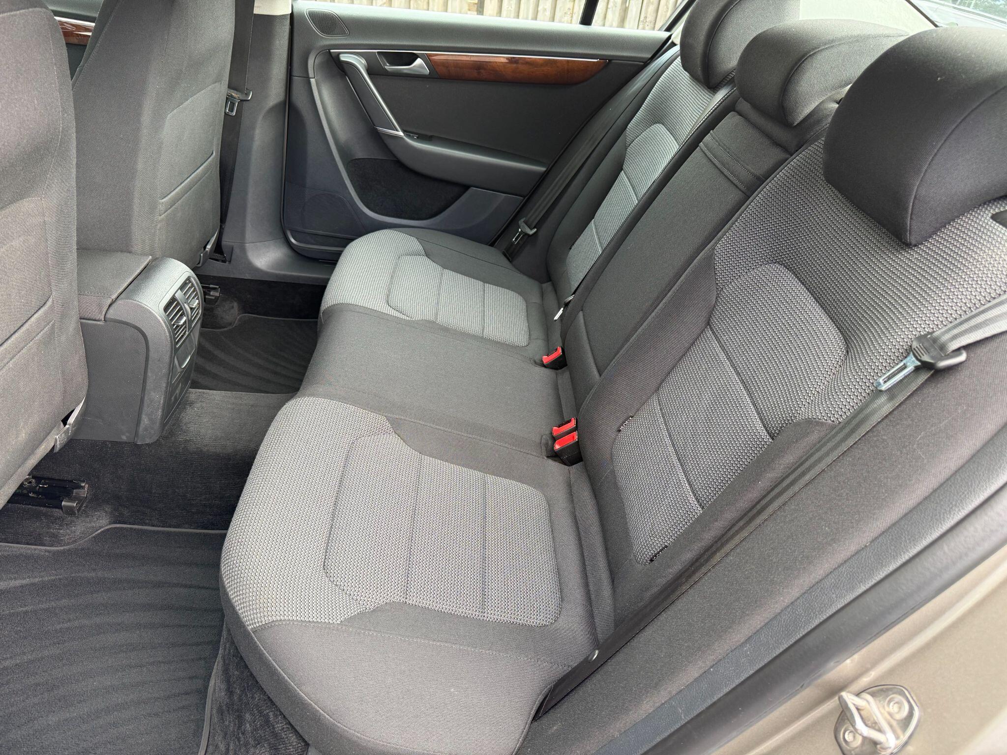 Volkswagen Passat view 21