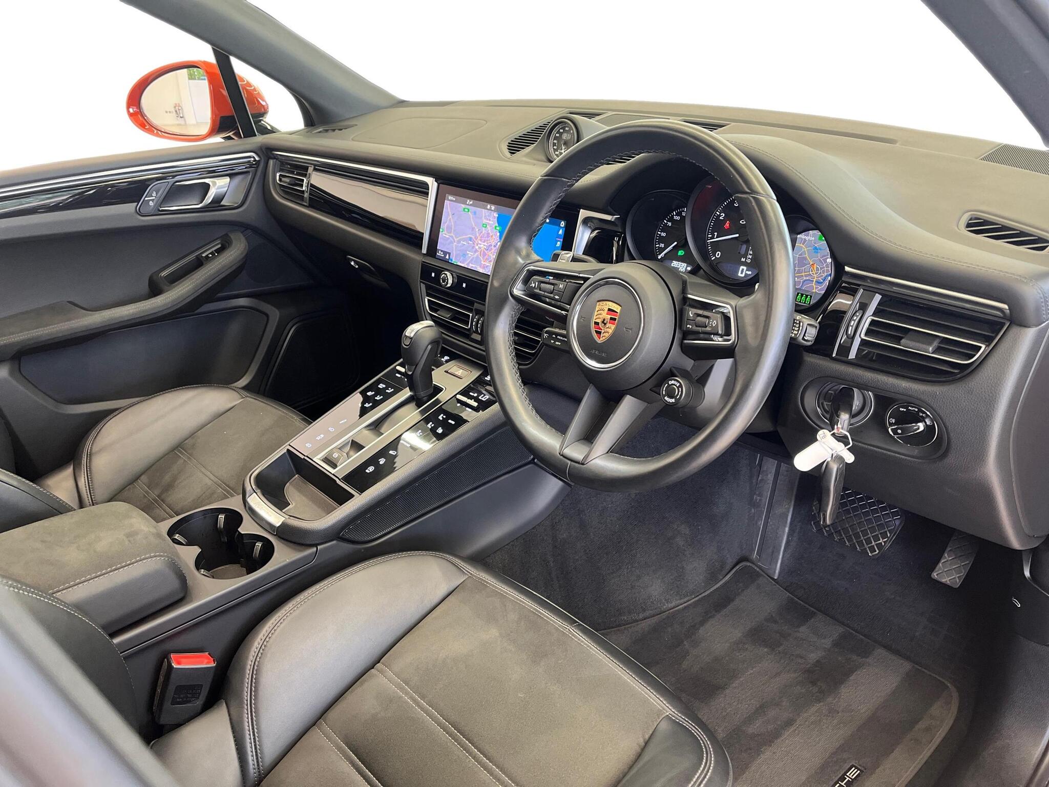 Porsche Macan view 11