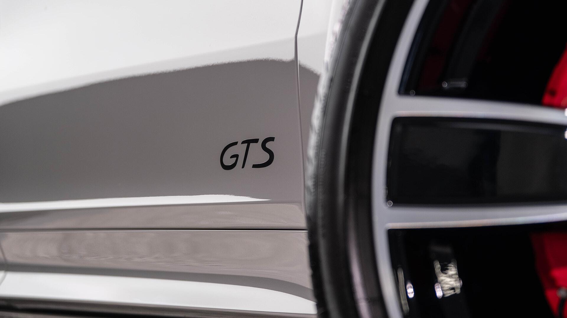 Porsche Cayenne view 23