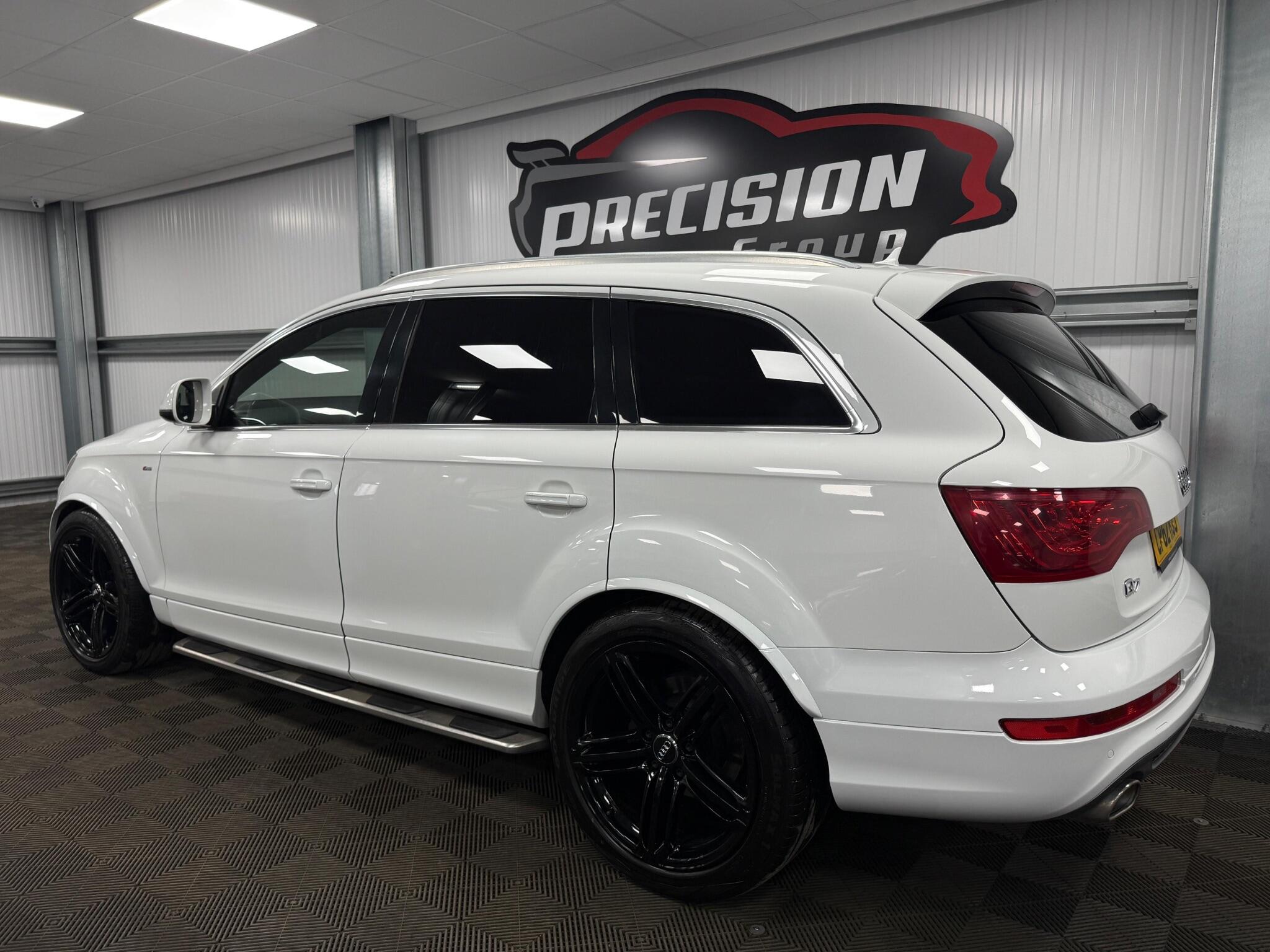 Audi Q7 view 6