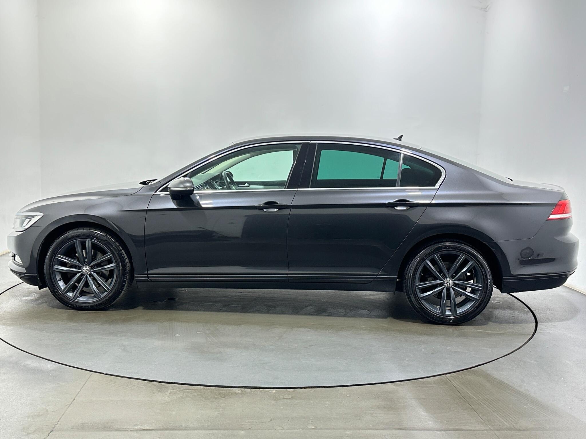 Volkswagen Passat view 5