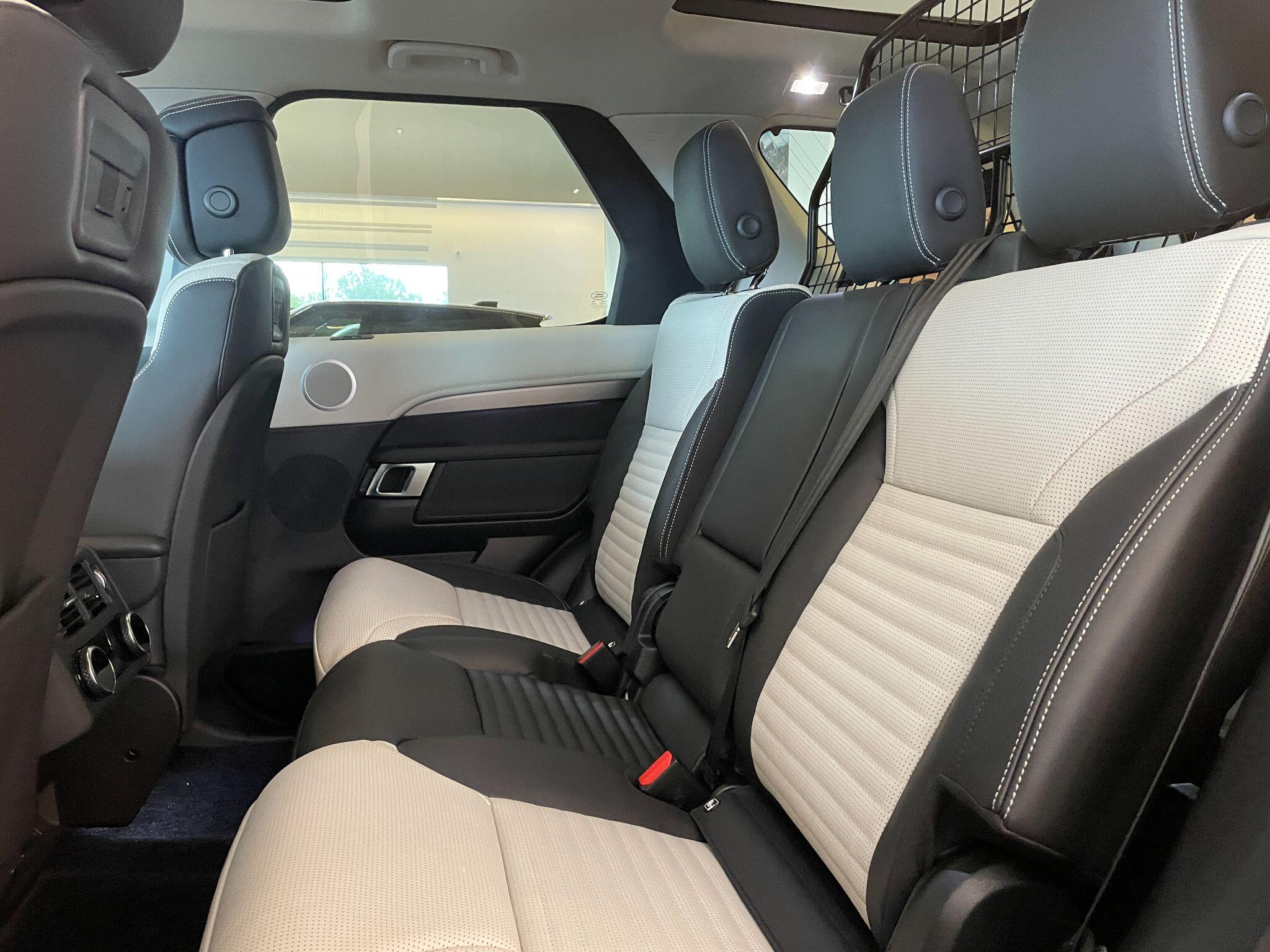 Land Rover Discovery view 10