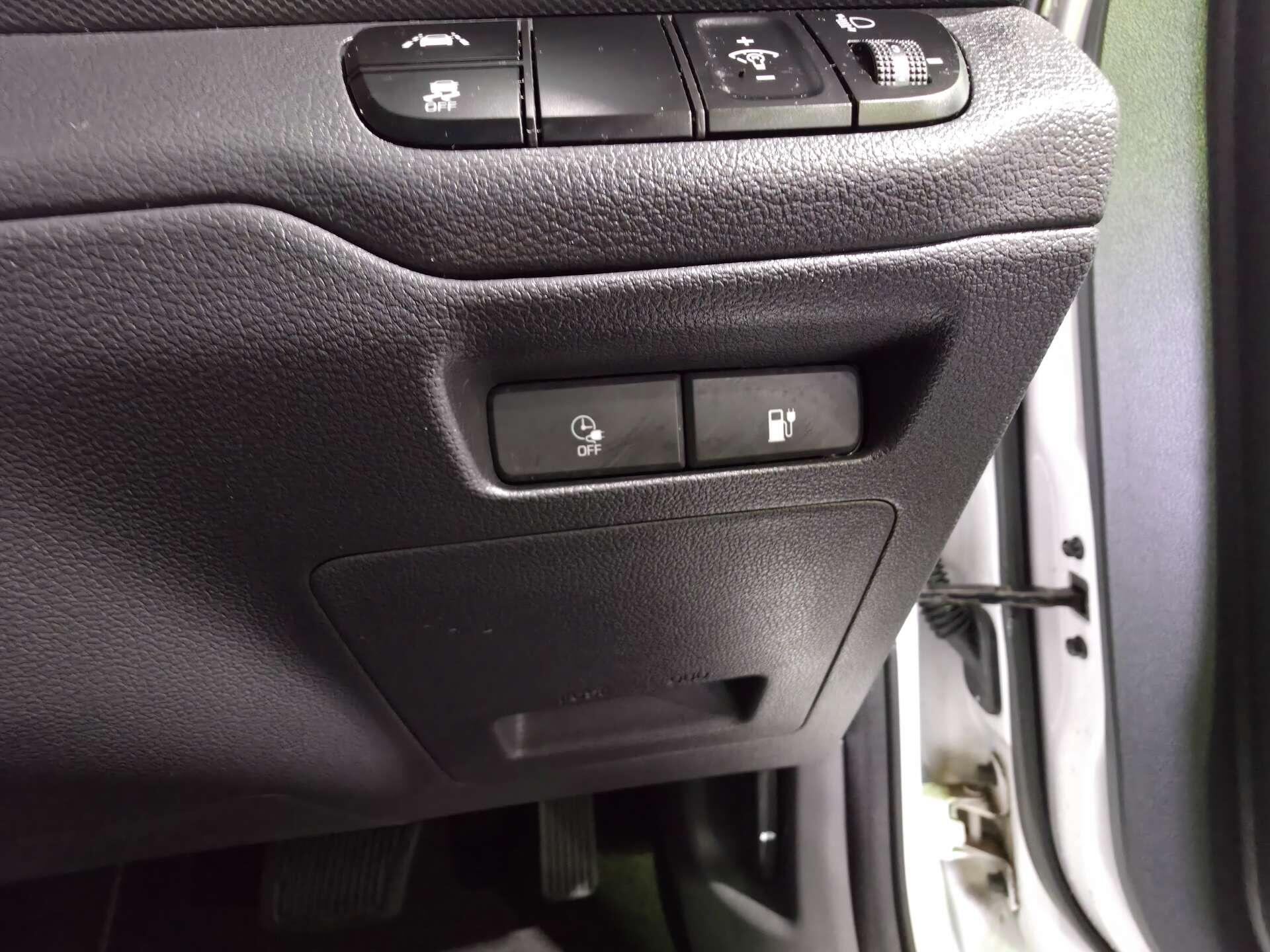 Hyundai Ioniq view 26