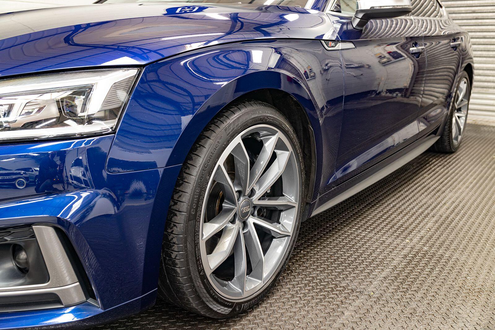 Audi S5 view 90