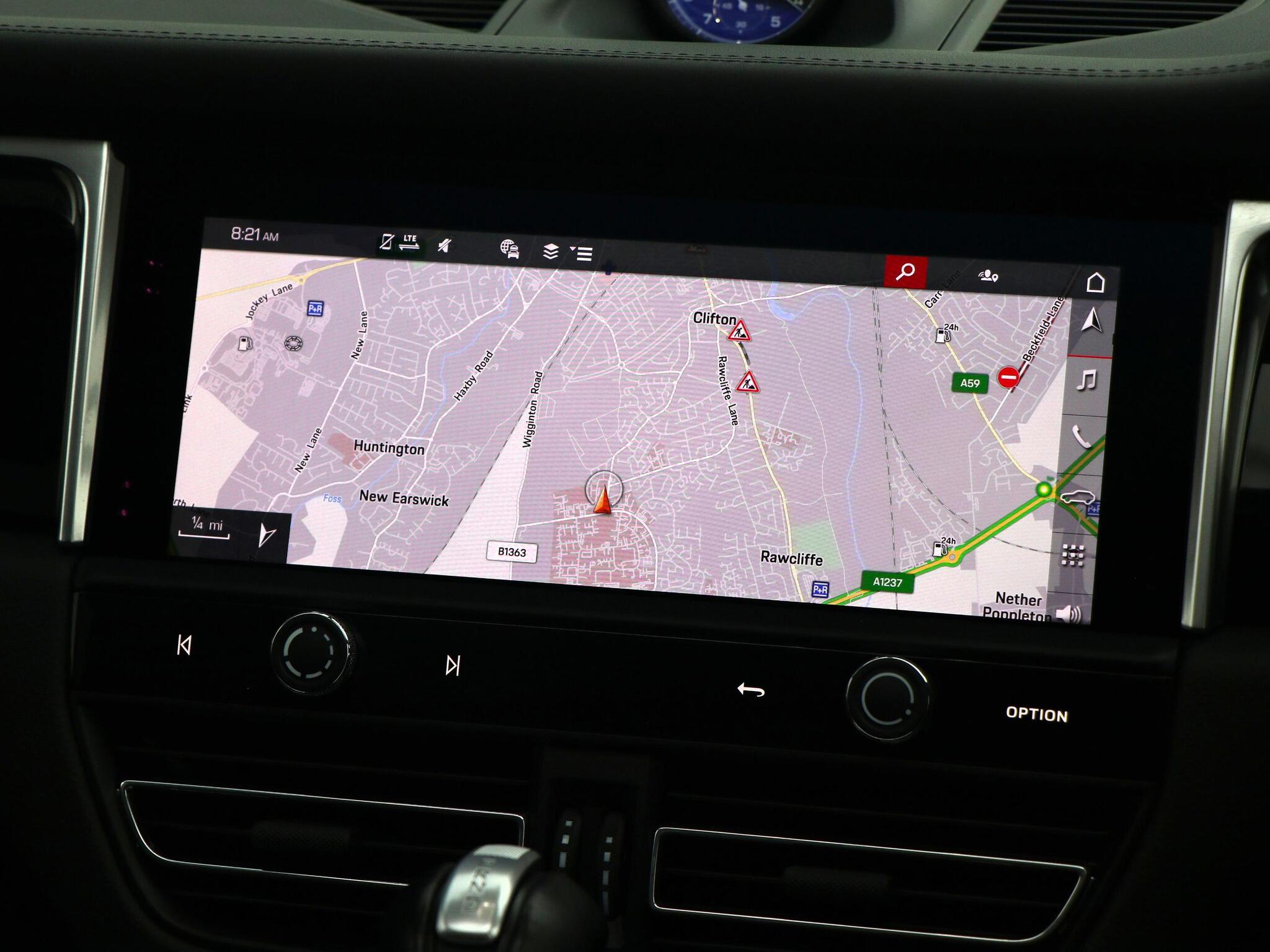 Porsche Macan view 29