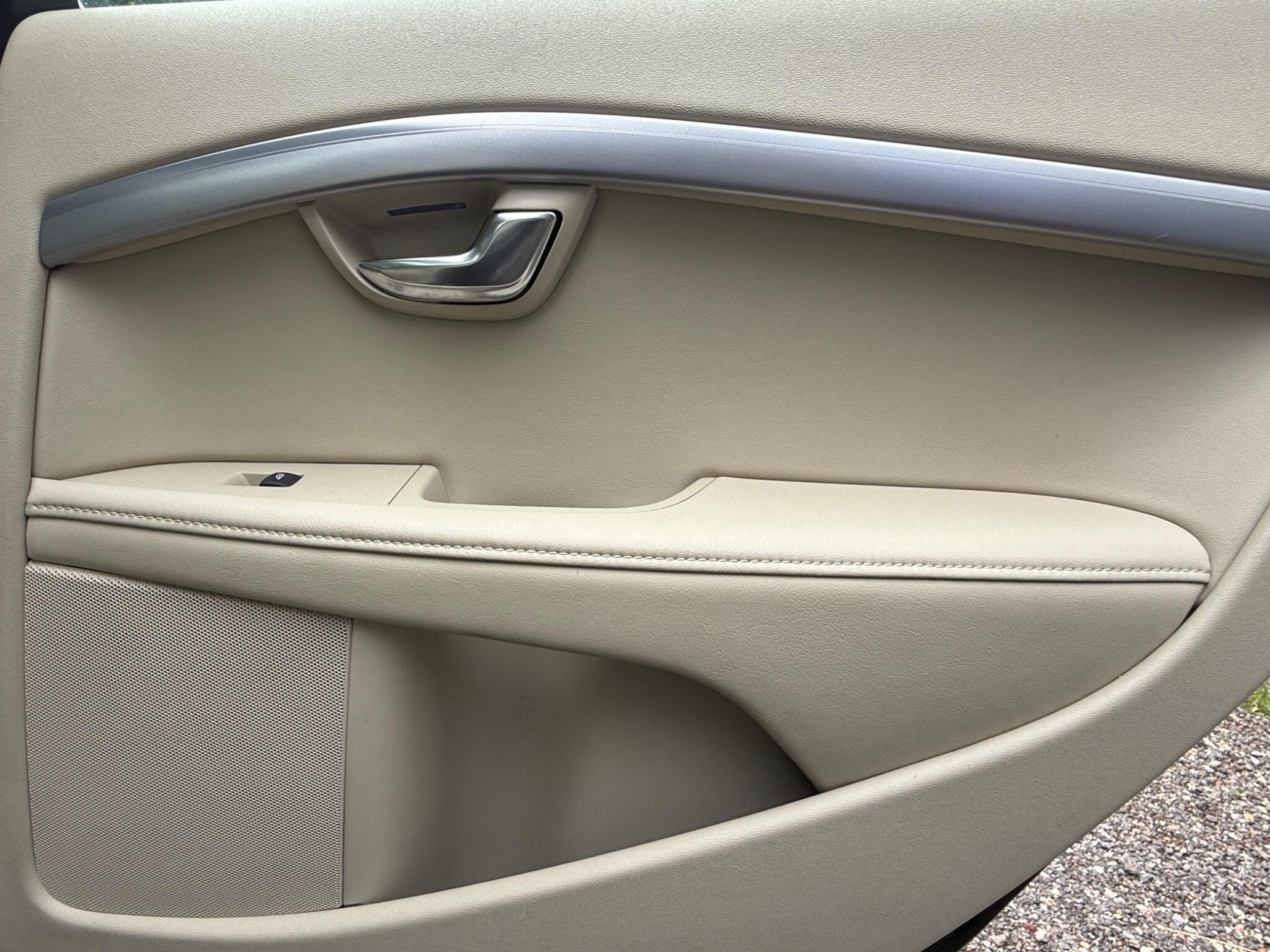 2015 Volvo S80 image 32