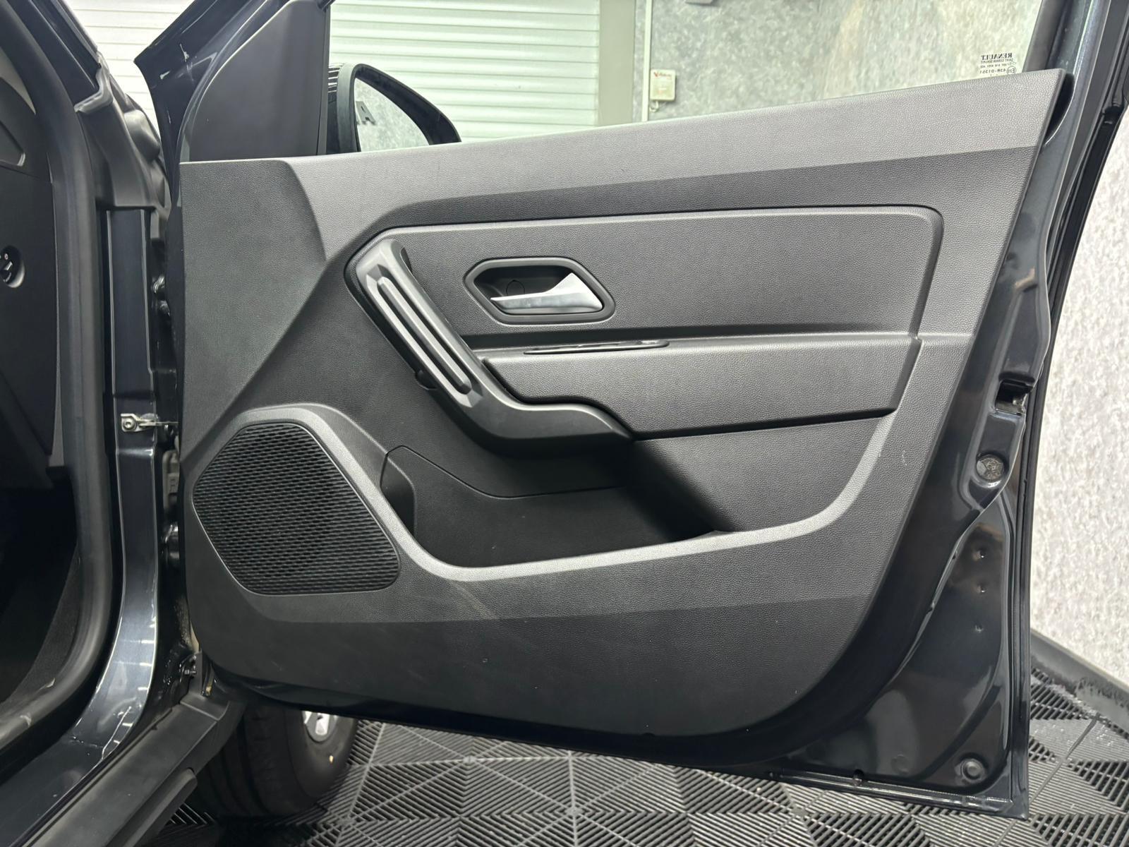 Dacia Duster view 18