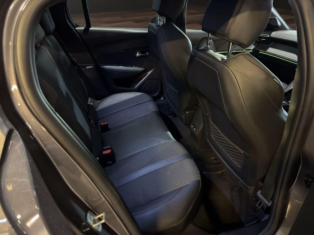 Peugeot 208 view 13
