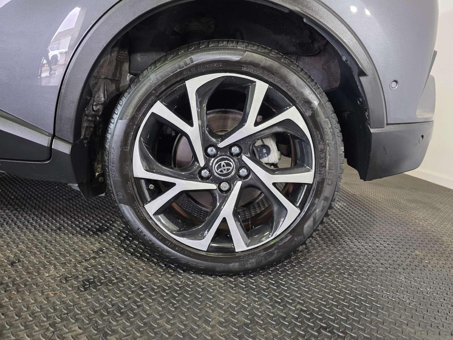 Toyota C-HR view 52