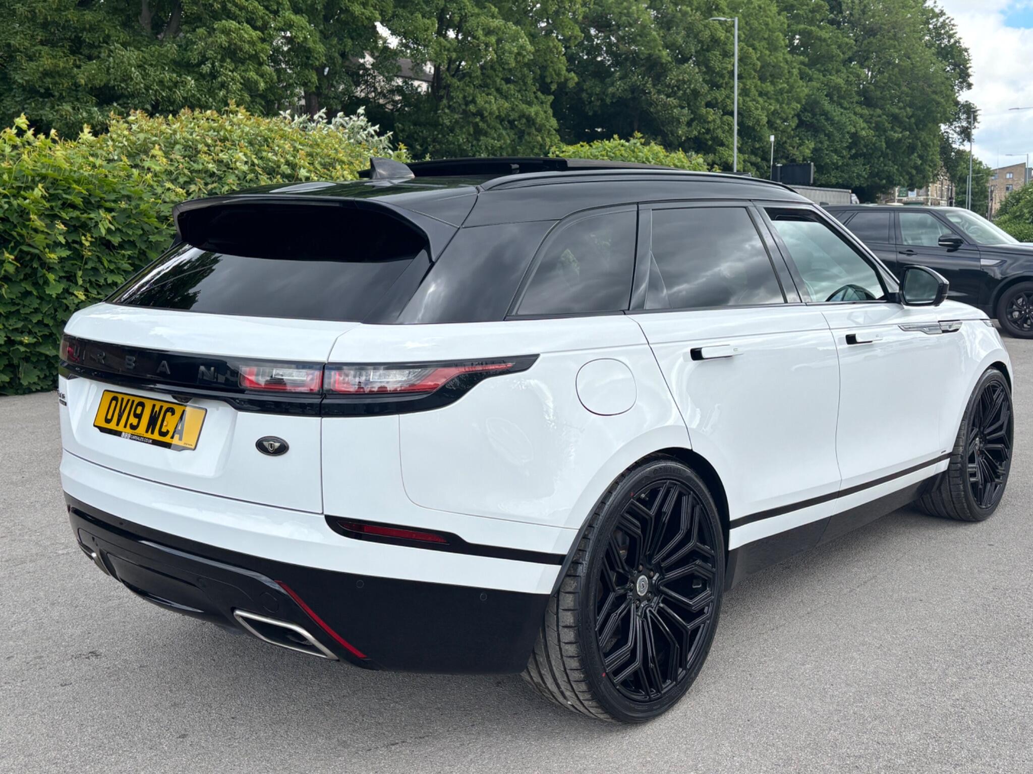 Land Rover Range Rover Velar view 9