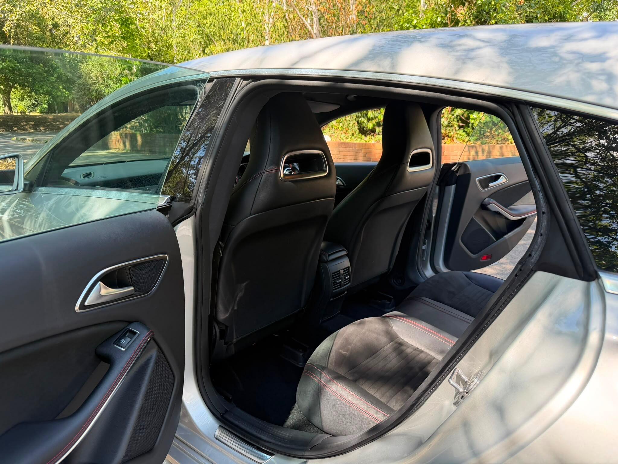 Mercedes-Benz Cla view 18