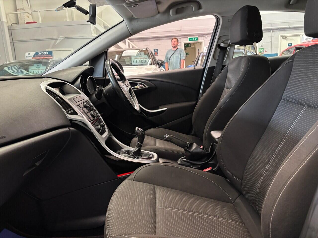 Vauxhall Astra view 25