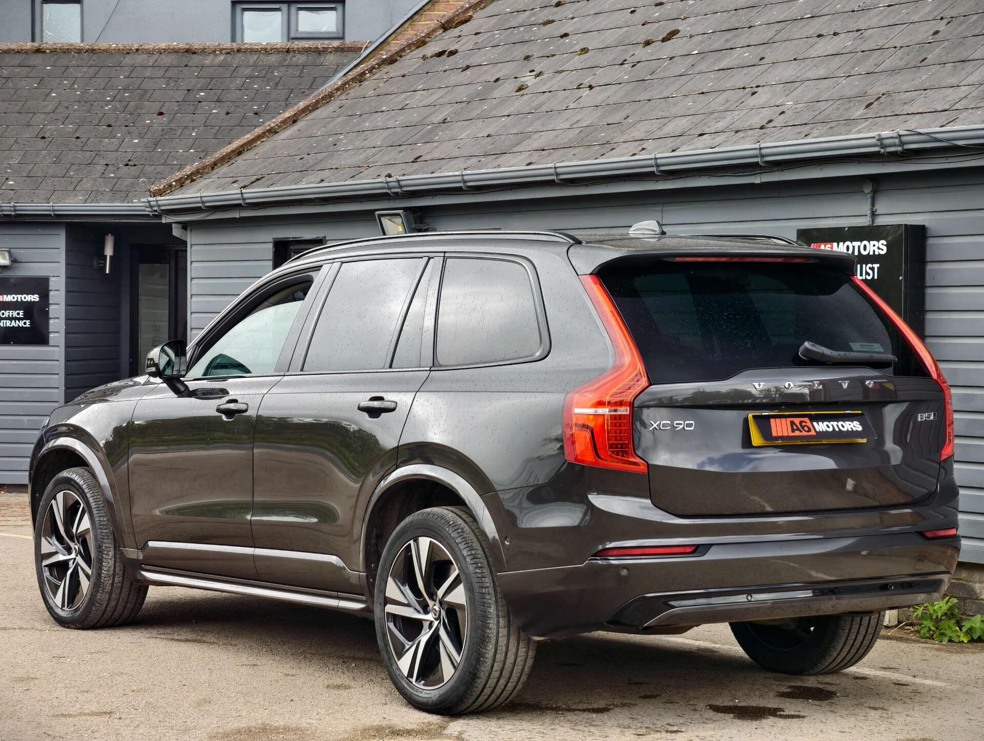 Volvo XC90 view 18