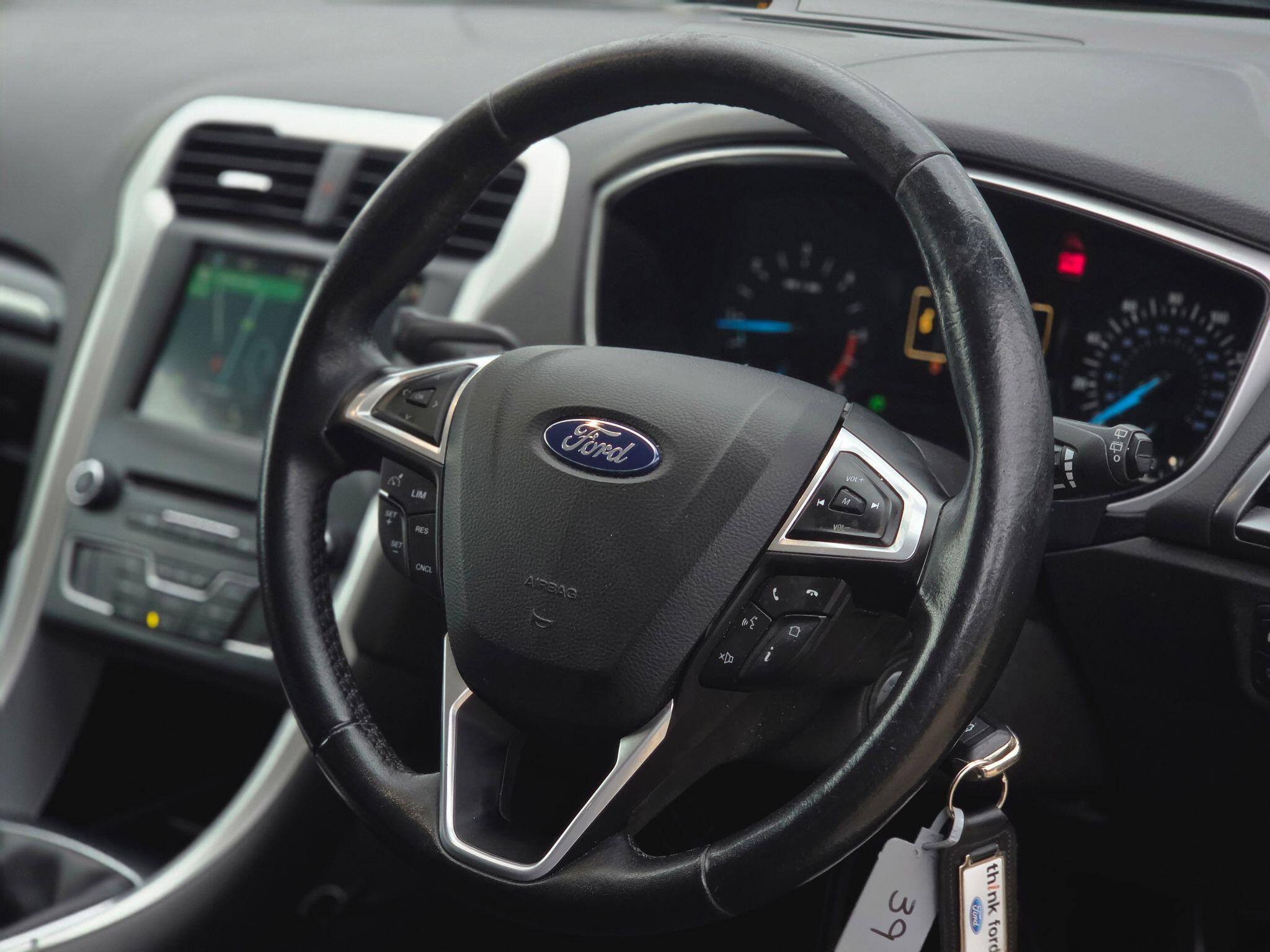 Ford Mondeo view 11