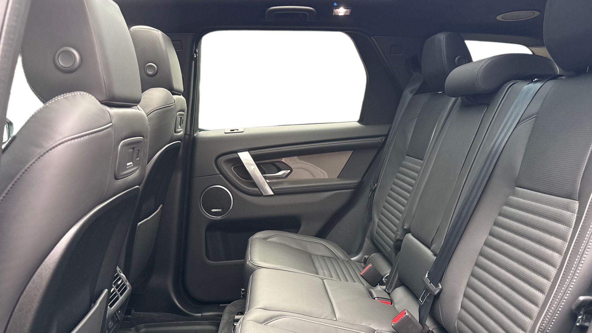 Land Rover Discovery Sport view 4