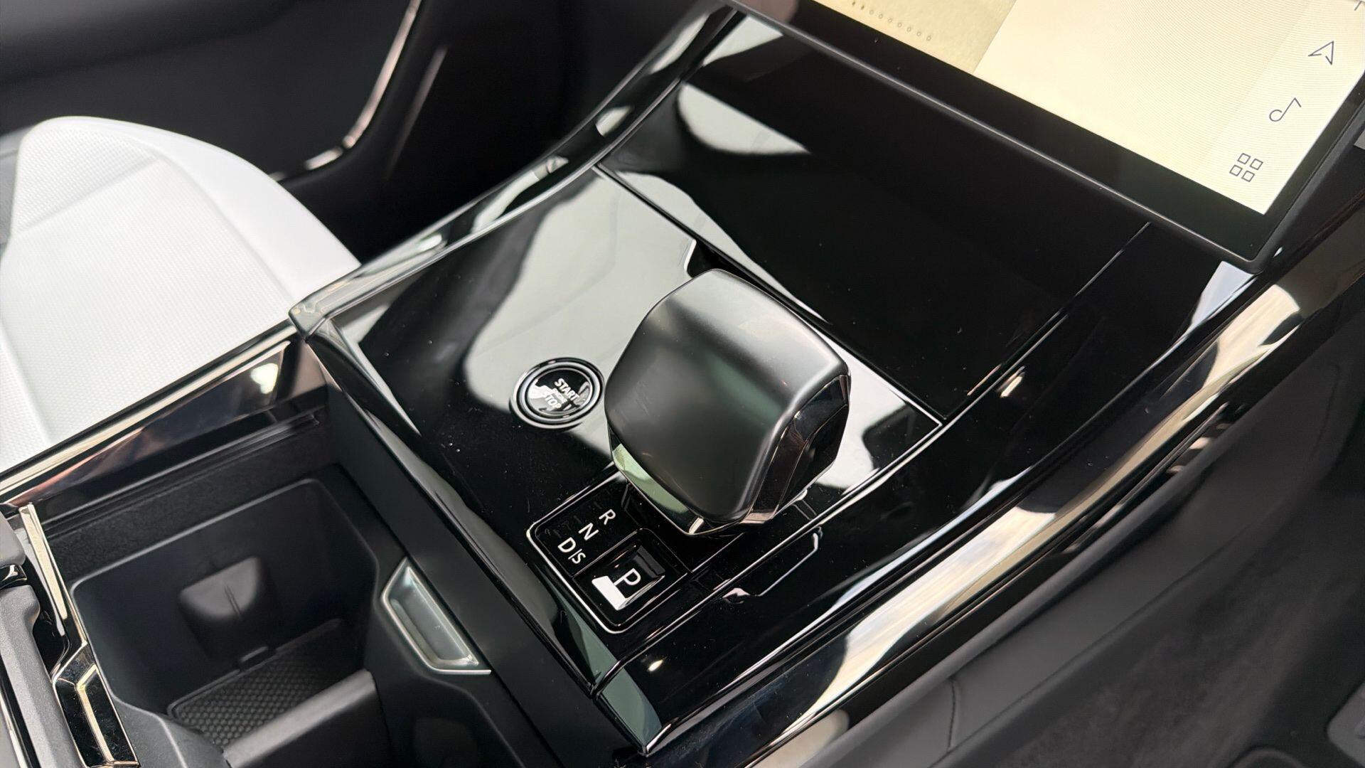 Land Rover Range Rover Sport view 16