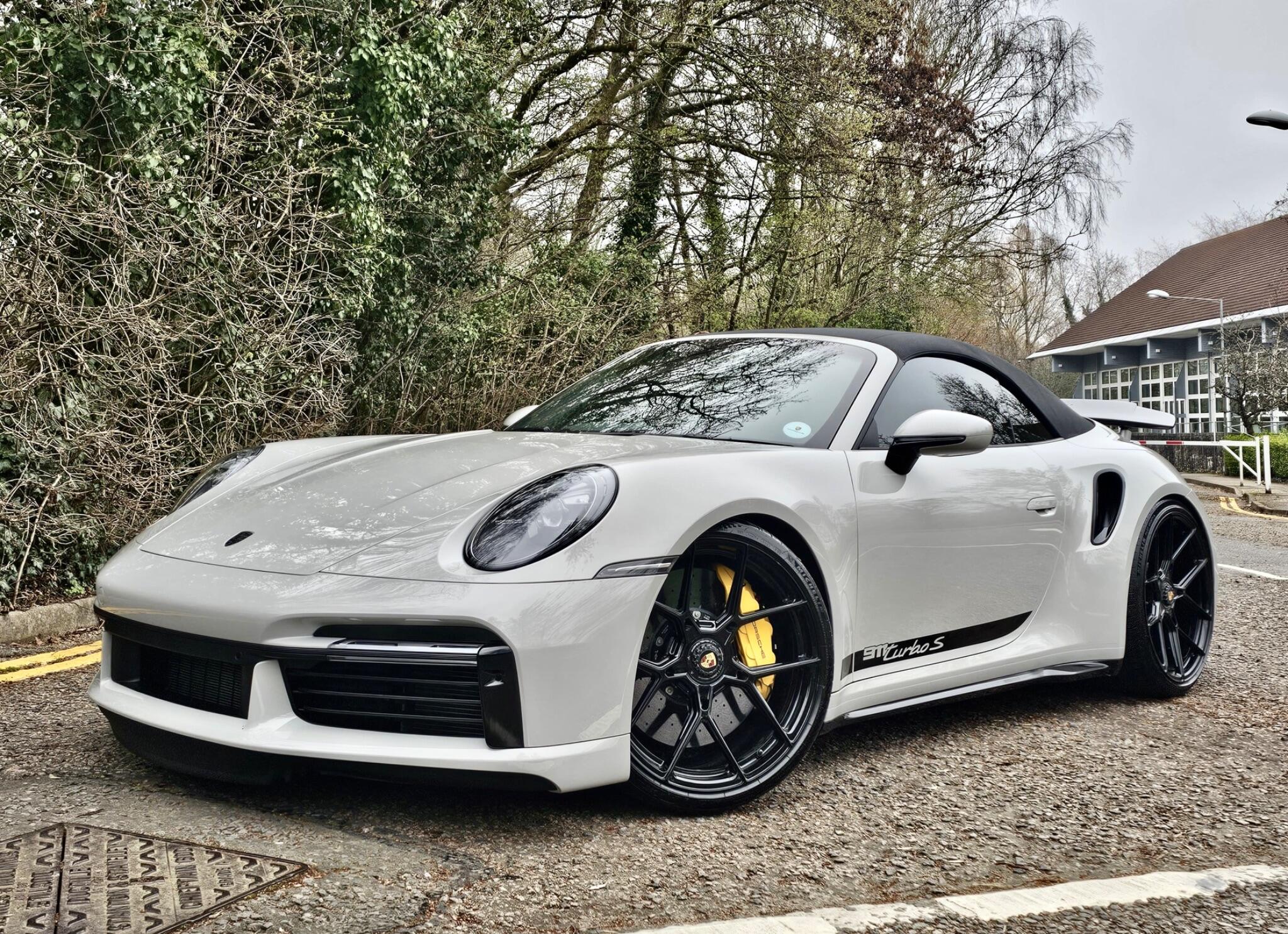 Porsche 911 view 33