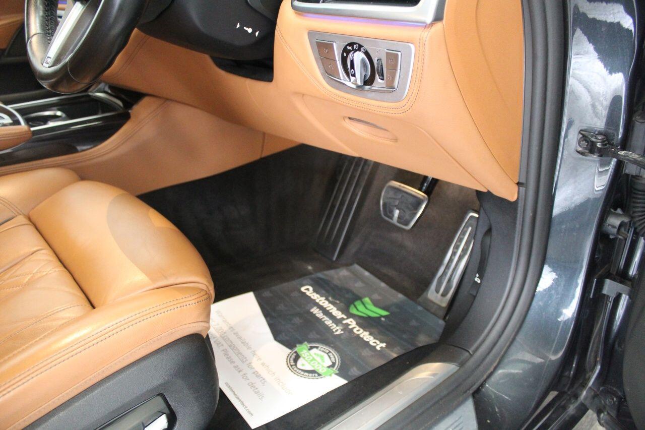 BMW 7 Series view 58