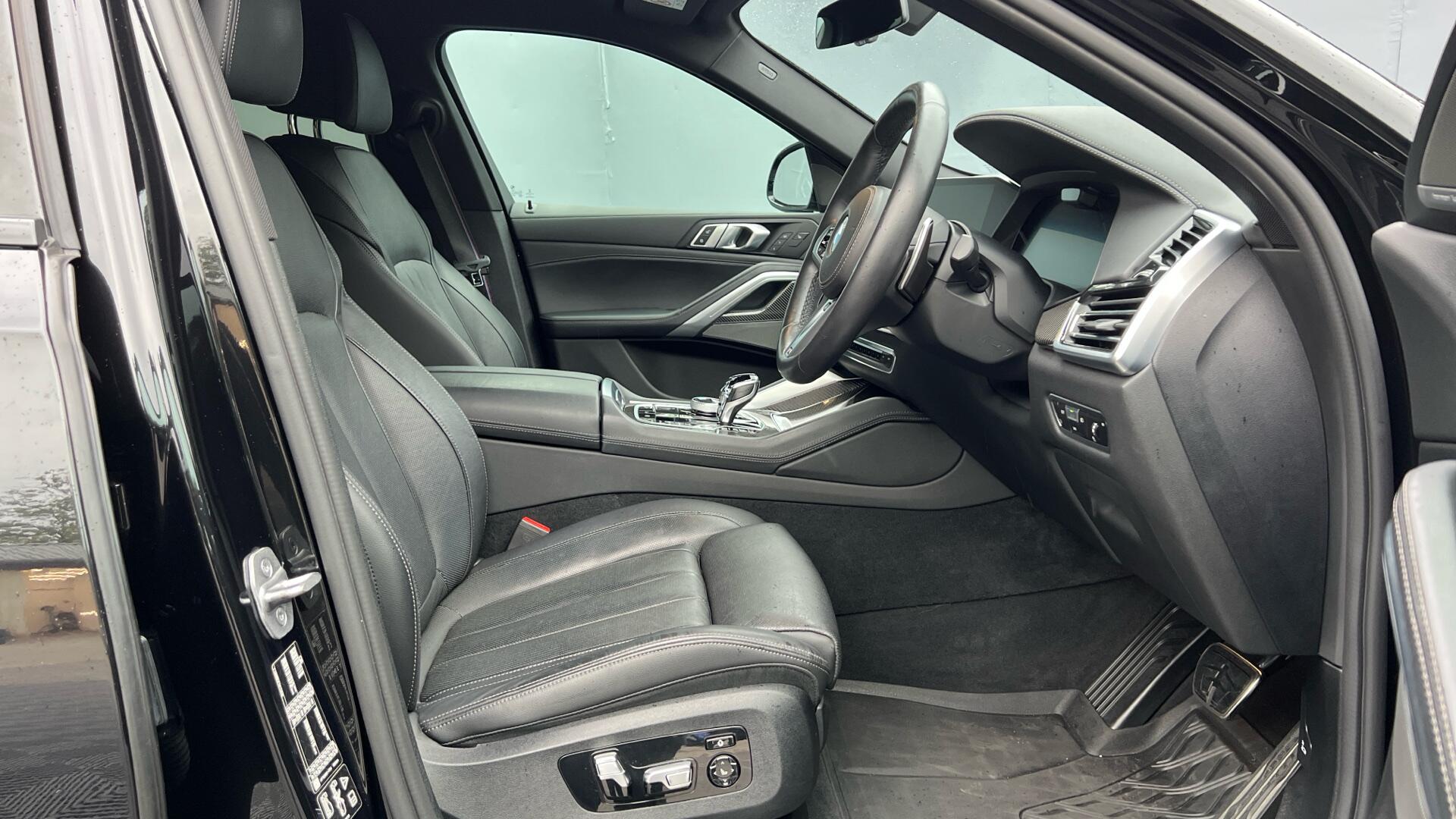 BMW X6 view 11