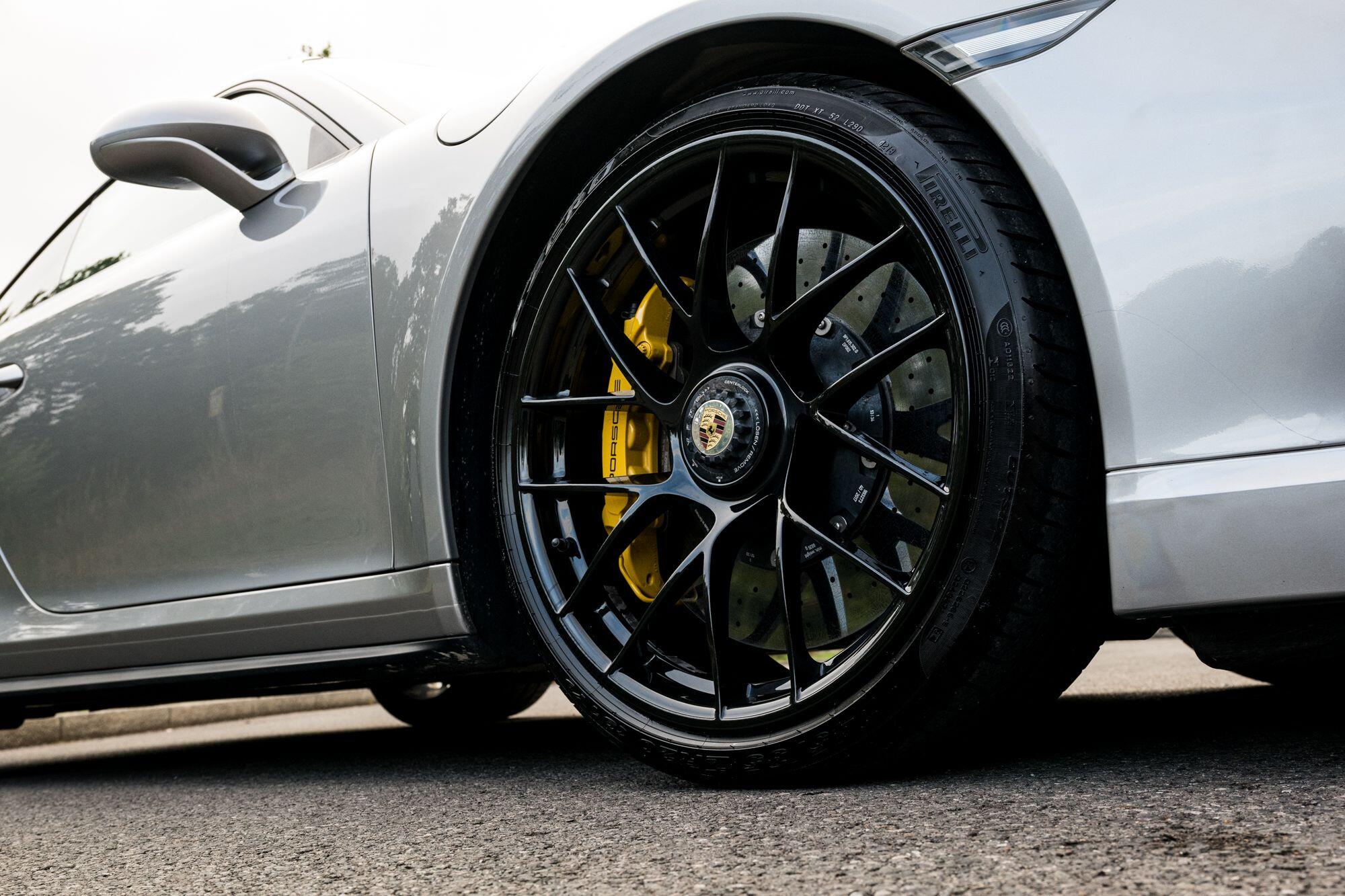Porsche 911 view 14