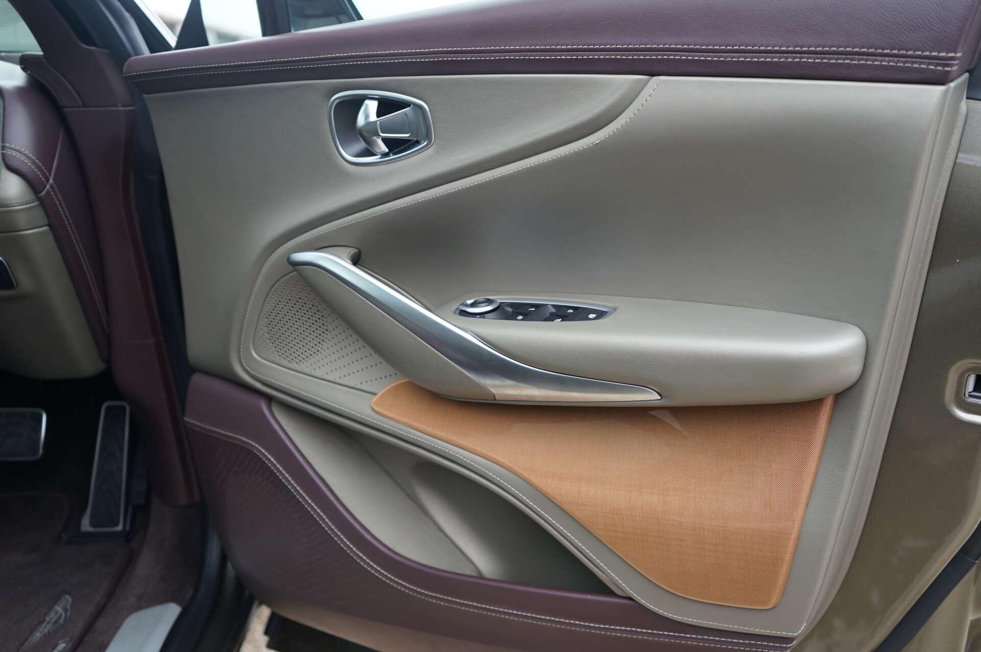 Aston Martin DBX view 13