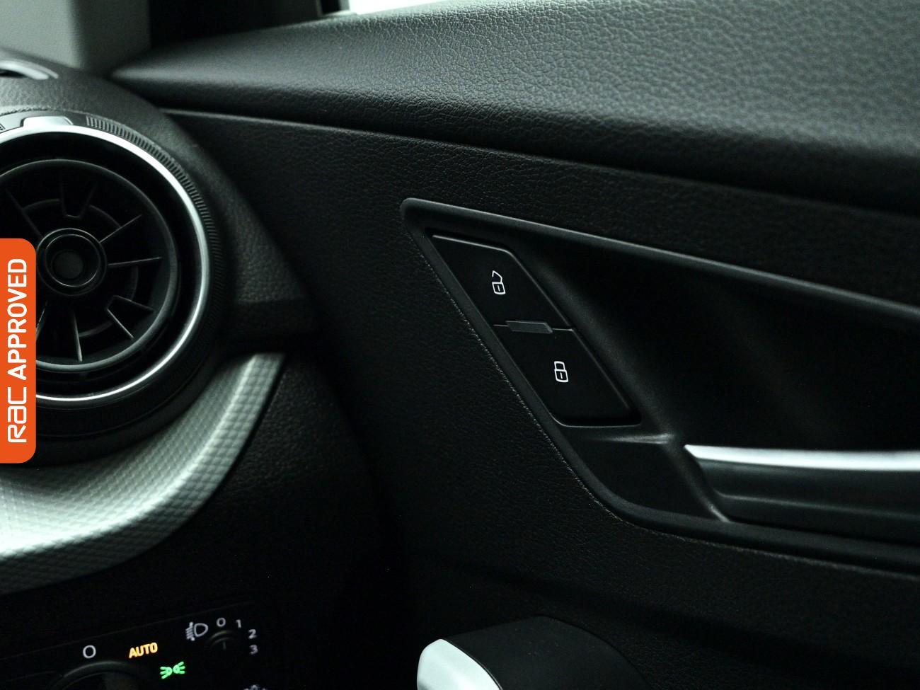 Audi Q2 view 27