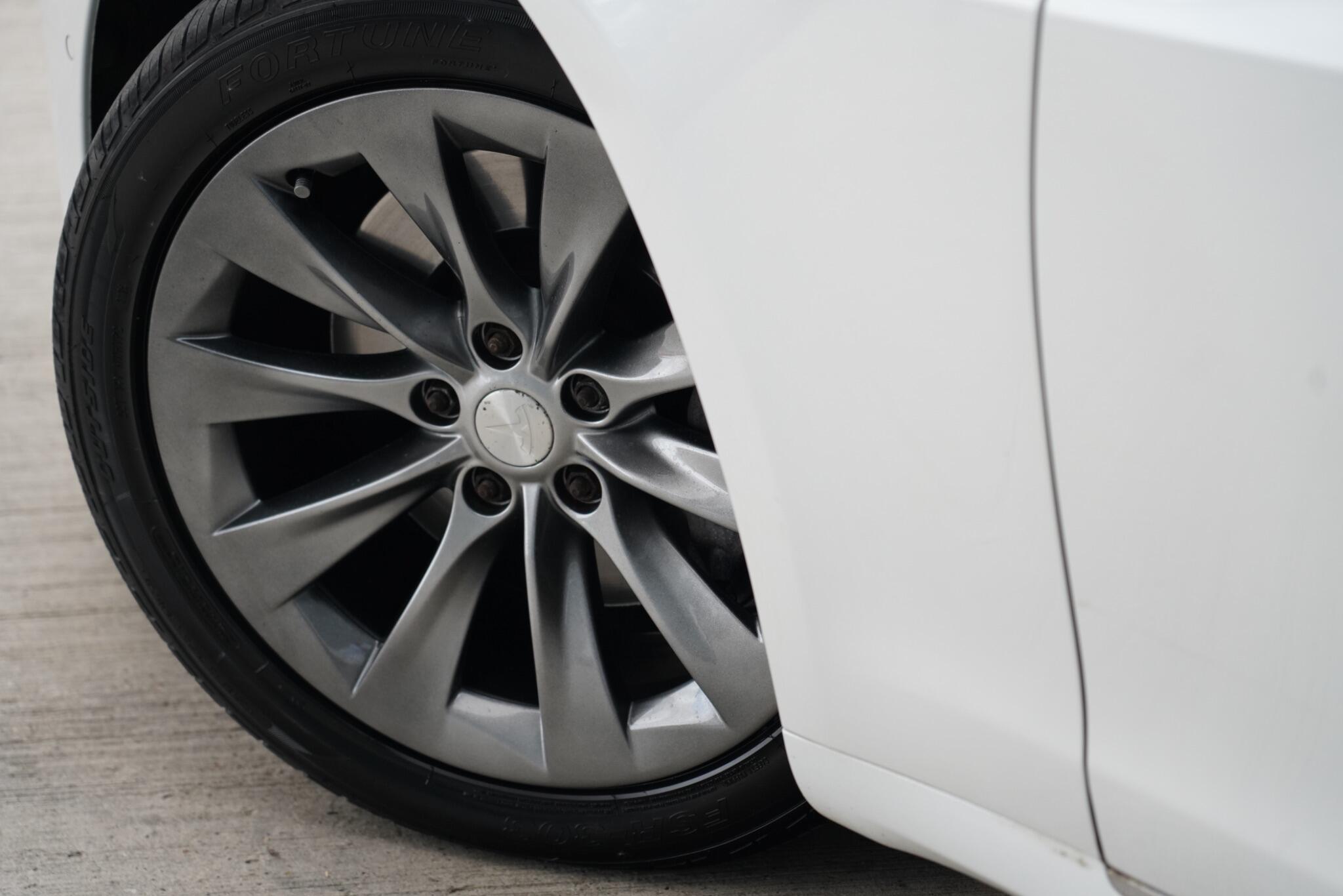 Tesla Model S view 20