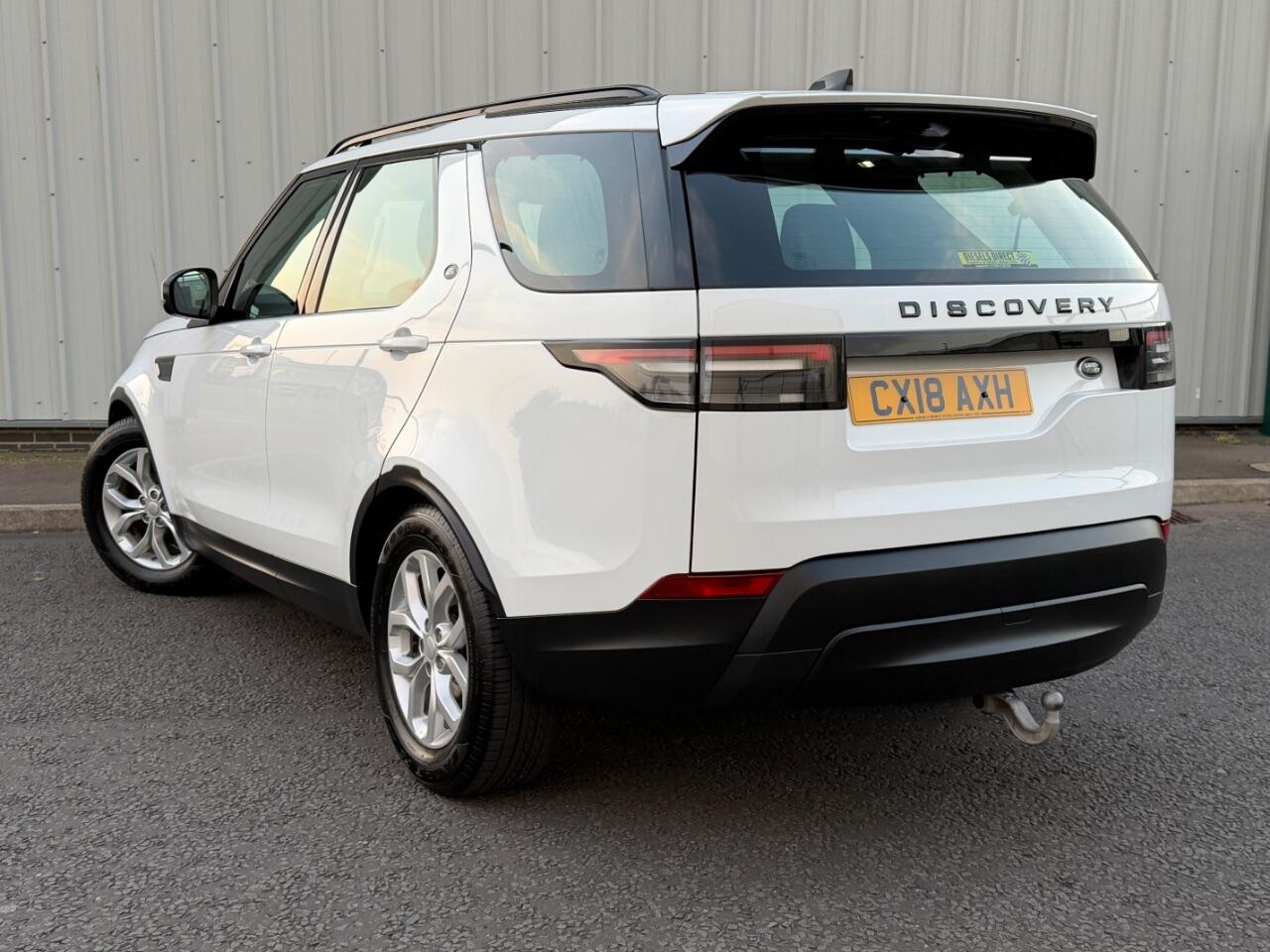 Land Rover Discovery view 4