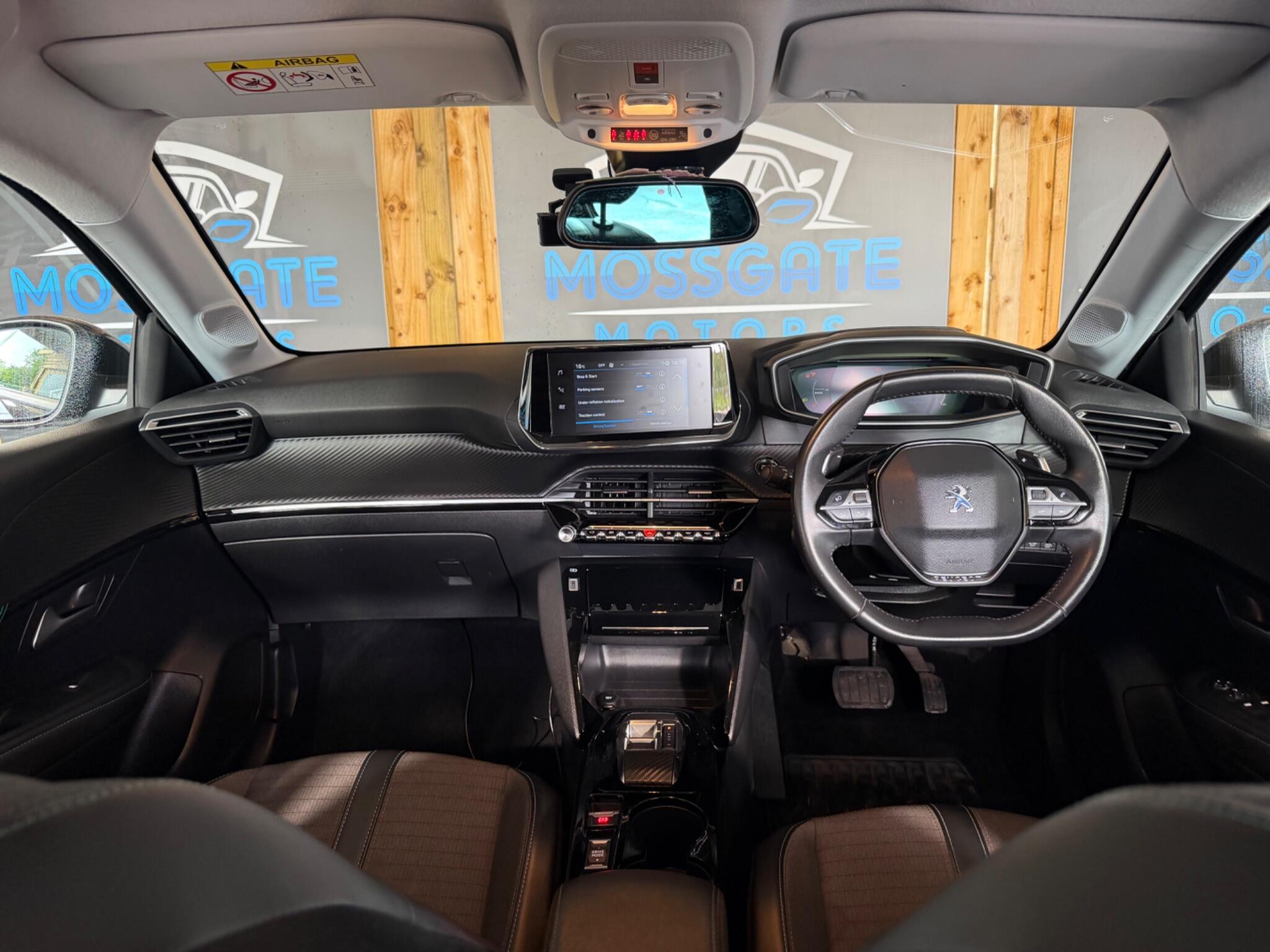 Peugeot 208 view 18