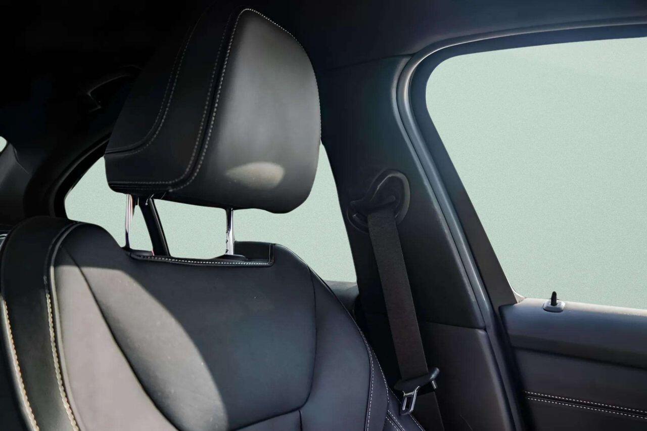 BMW 3 Series view 21
