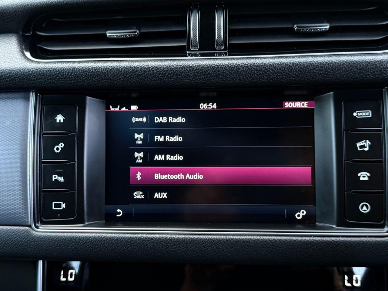 Jaguar XF view 32