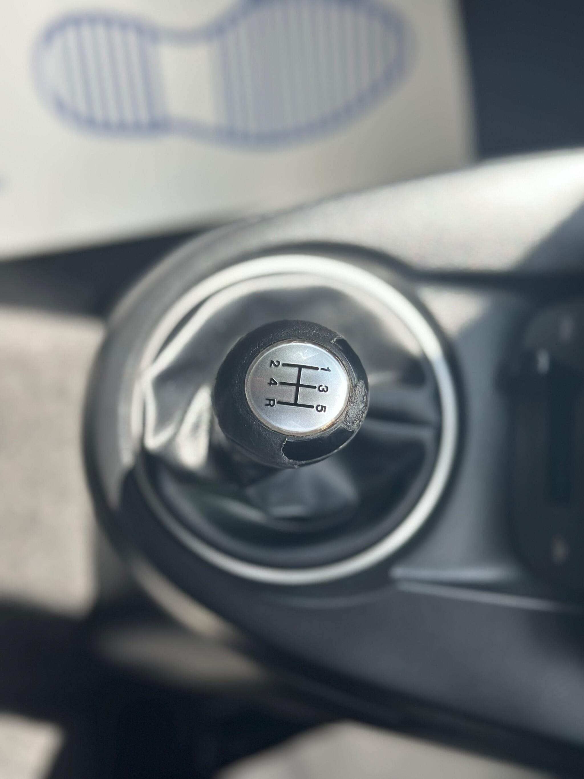 Mazda Mazda2 view 40