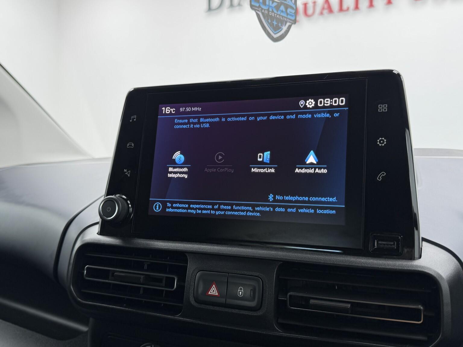 Peugeot Rifter view 24