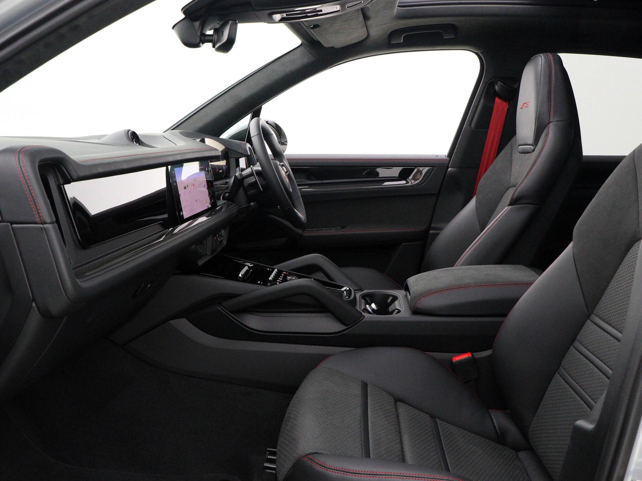 Porsche Cayenne view 38