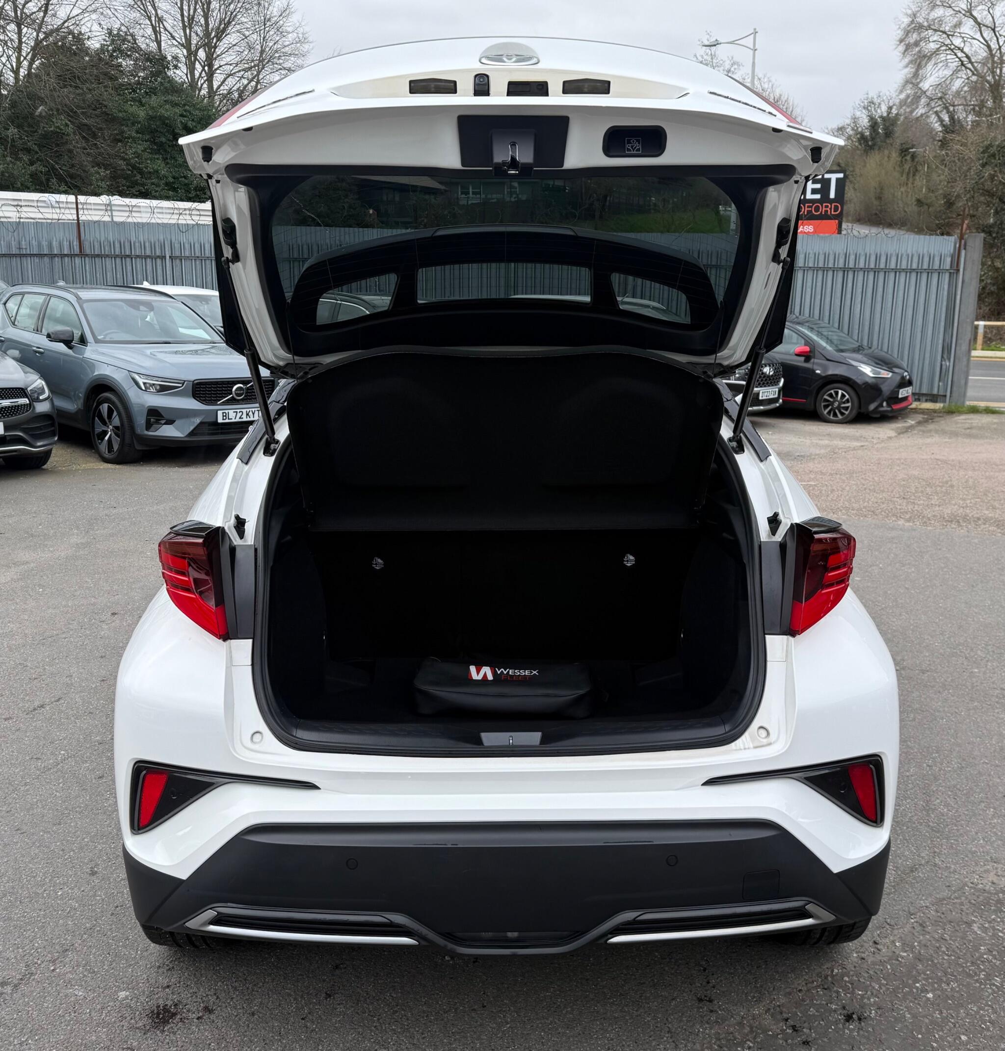 Toyota C-HR view 29