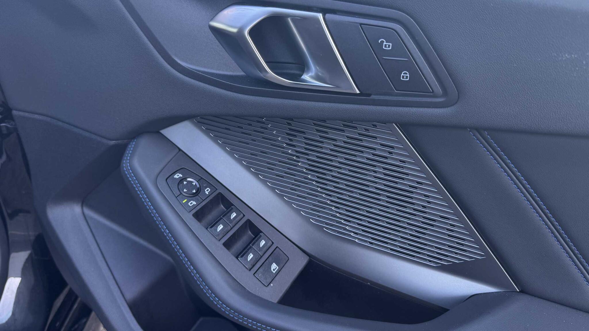 BMW 2 Series view 25