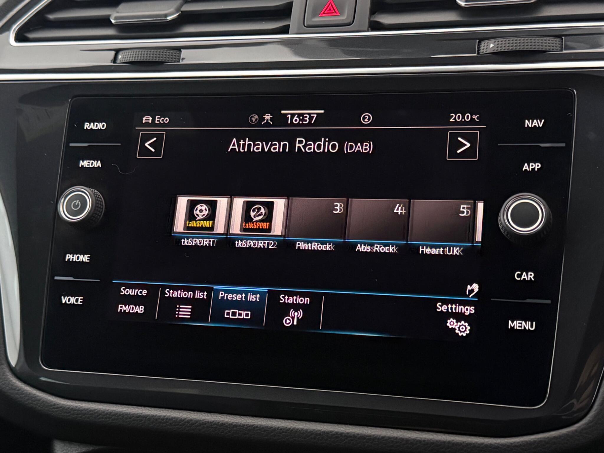 Volkswagen Tiguan view 21