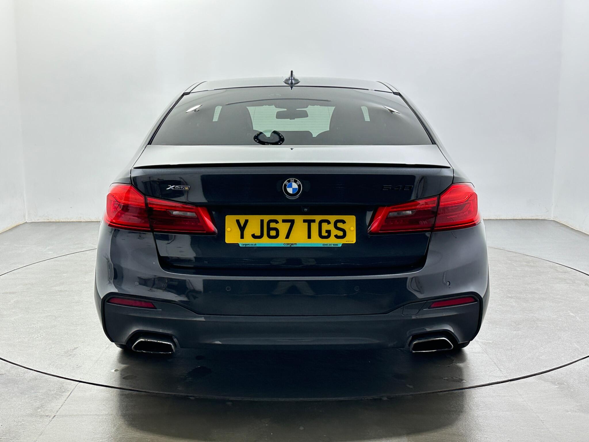 BMW 5 Series view 7